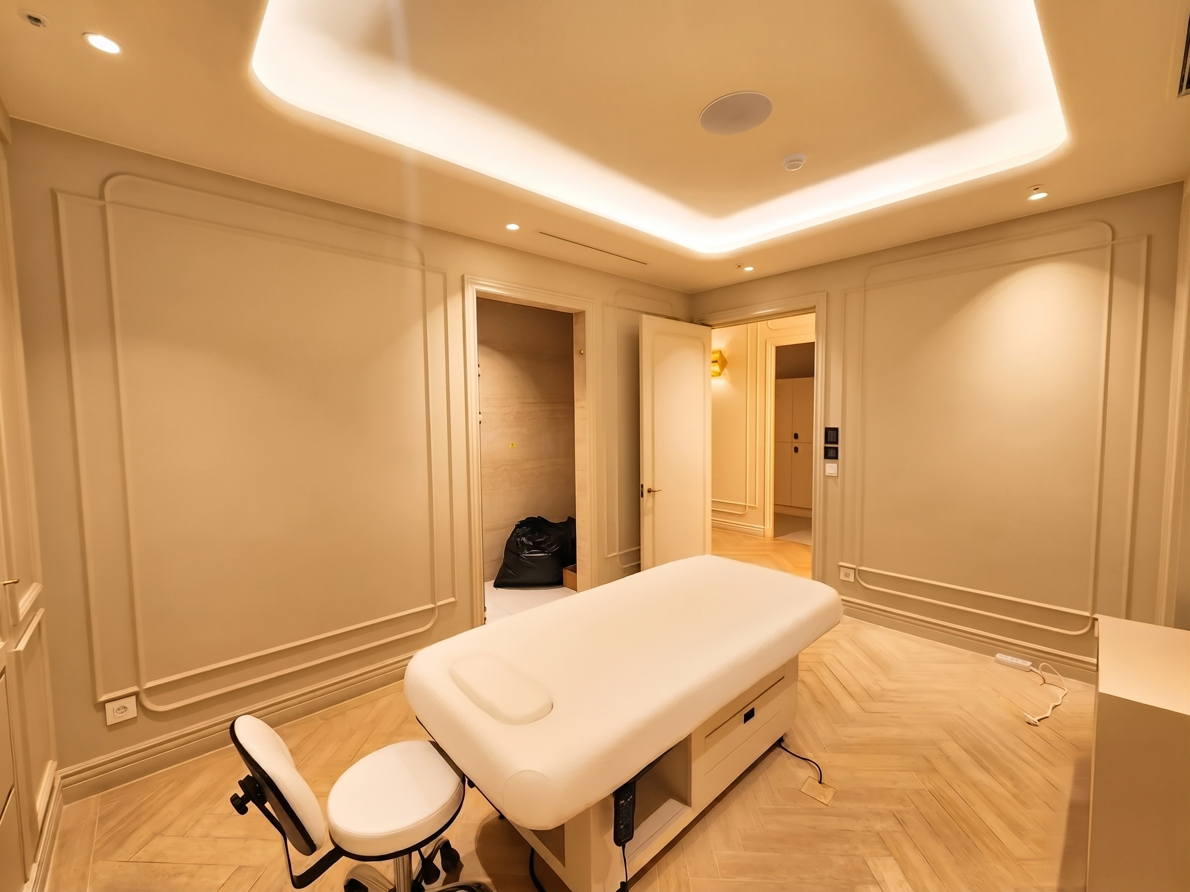 Private treatment room finished in mouldings