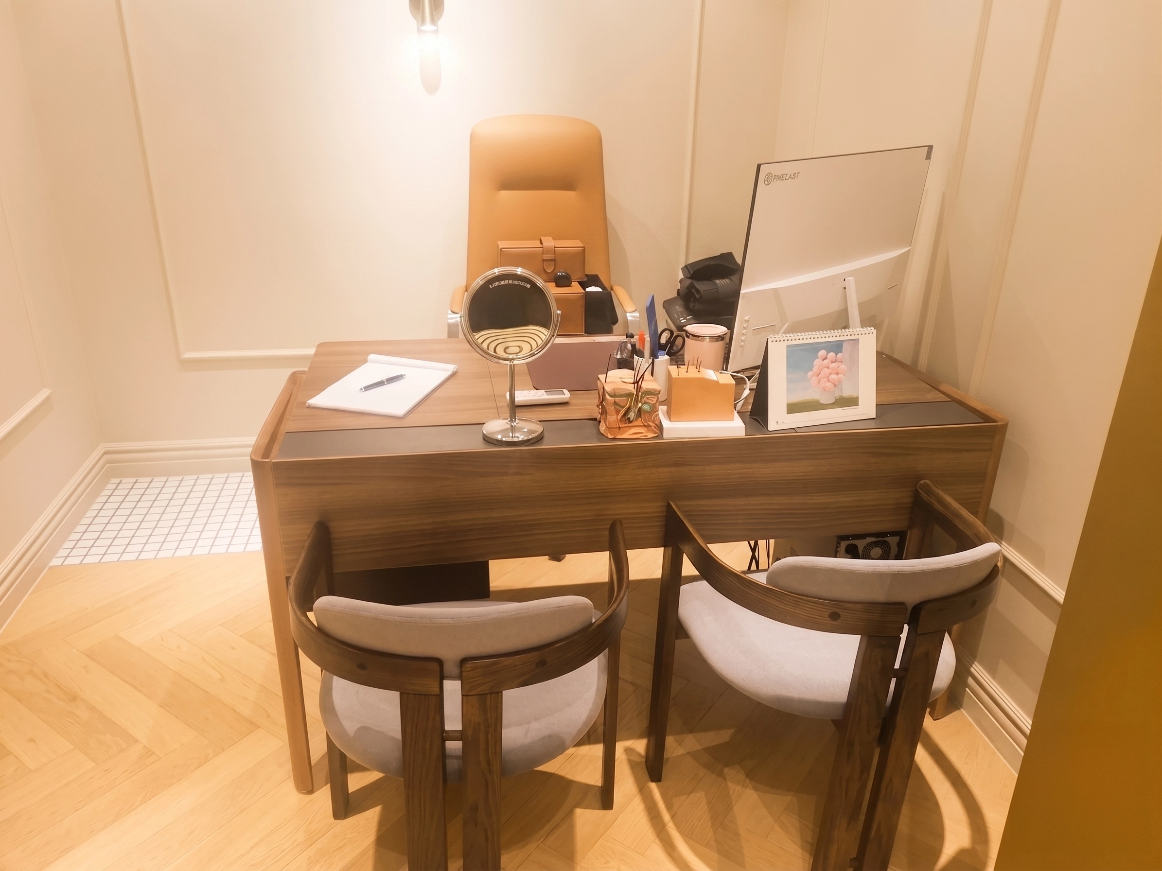 Consulting room with precision diagnostic equipment